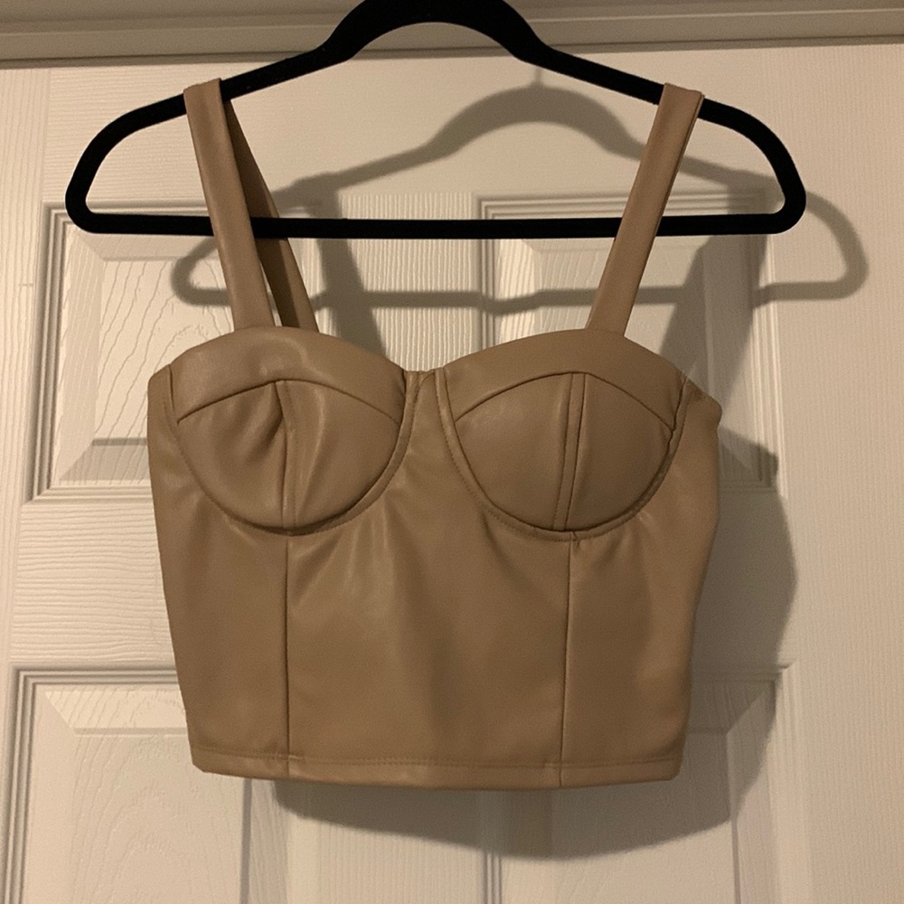 Size small. Brown leather zip up top. NWT.